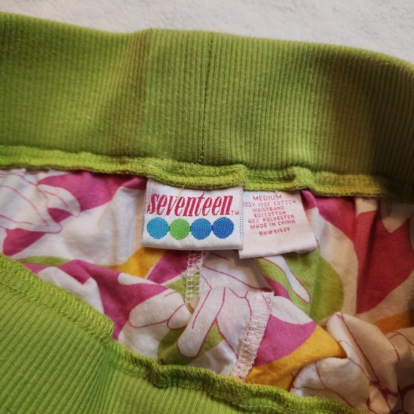 Vintage Seventeen Pajama Set with Retro Floral Size Medium - Picture 12 of 12